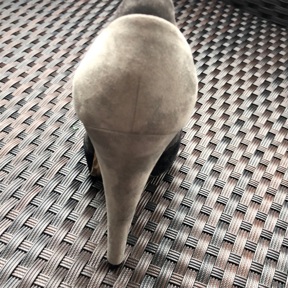 Donna Karan pump shoes